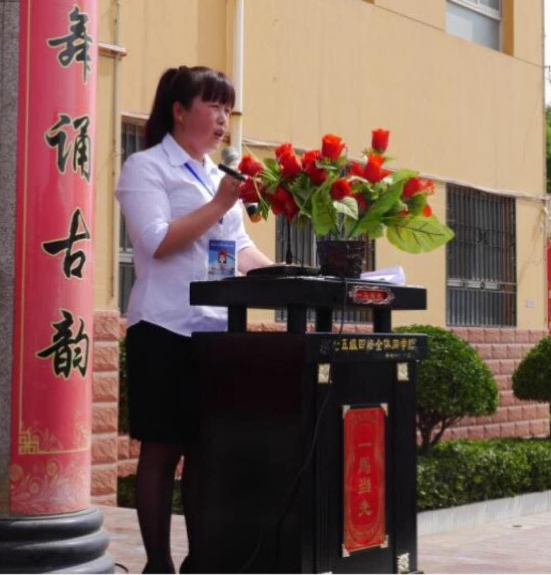 在学校初中男生喜欢女生的表现忽然喜欢上了一个男生