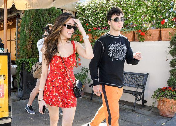 喜欢的男生有喜欢的人怎么办,但是不知道为什么好多关系特别好的男孩子喜欢我