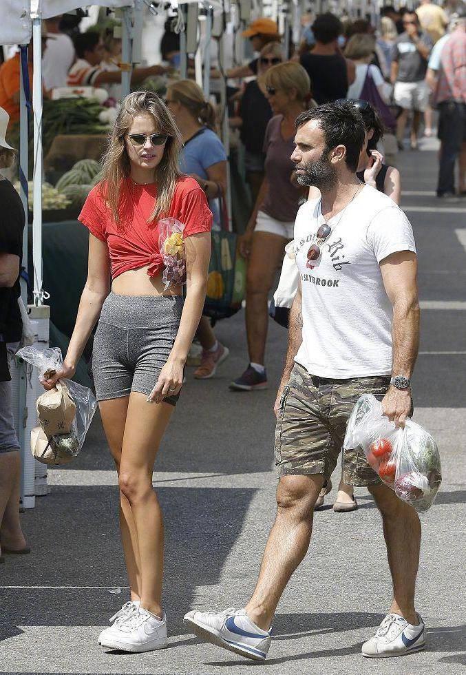 嫌男朋友矮但又舍不得分手(相亲对象嫌弃我身高怎么办)