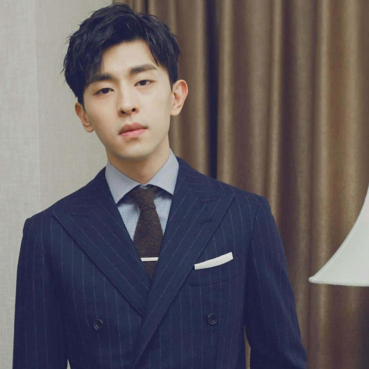 两个字的男(姓杨的男歌手两个字)