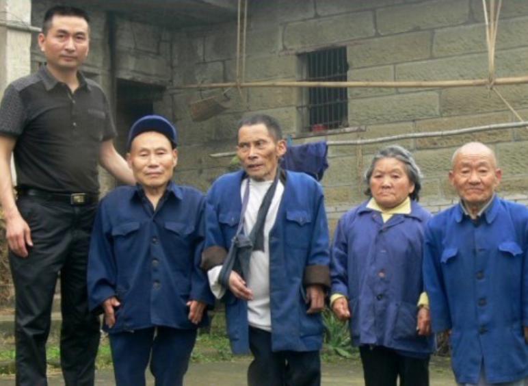 女生身高多高算正常,四岁九个月的女童身高是105