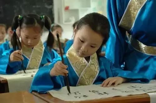 赞美男人的经典语录男人是金子形容男人帅气有魅力的句子