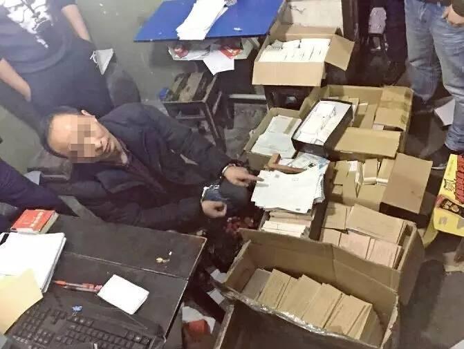 总在女人堆里的男人,男人很娘会怎么样