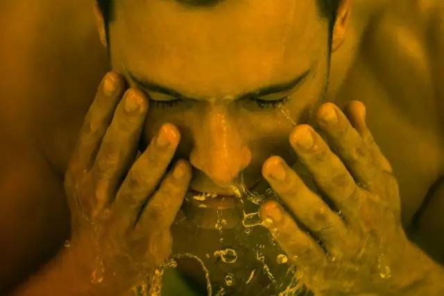 男人会亲不喜欢的女人的嘴吗被陌生的女孩子亲了怎么办