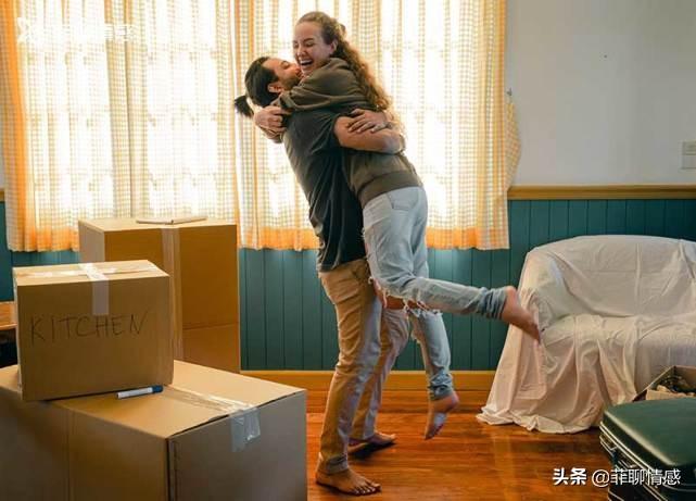 男生为什么喜欢抱抱的原因,男人为什么会摸摸你头抱抱你呢