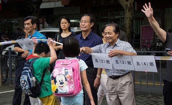 小学生喜欢一个人怎么办我家宝贝今年上小学了