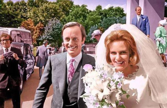 聊天搭讪男生技巧开场白套路,对面有一个