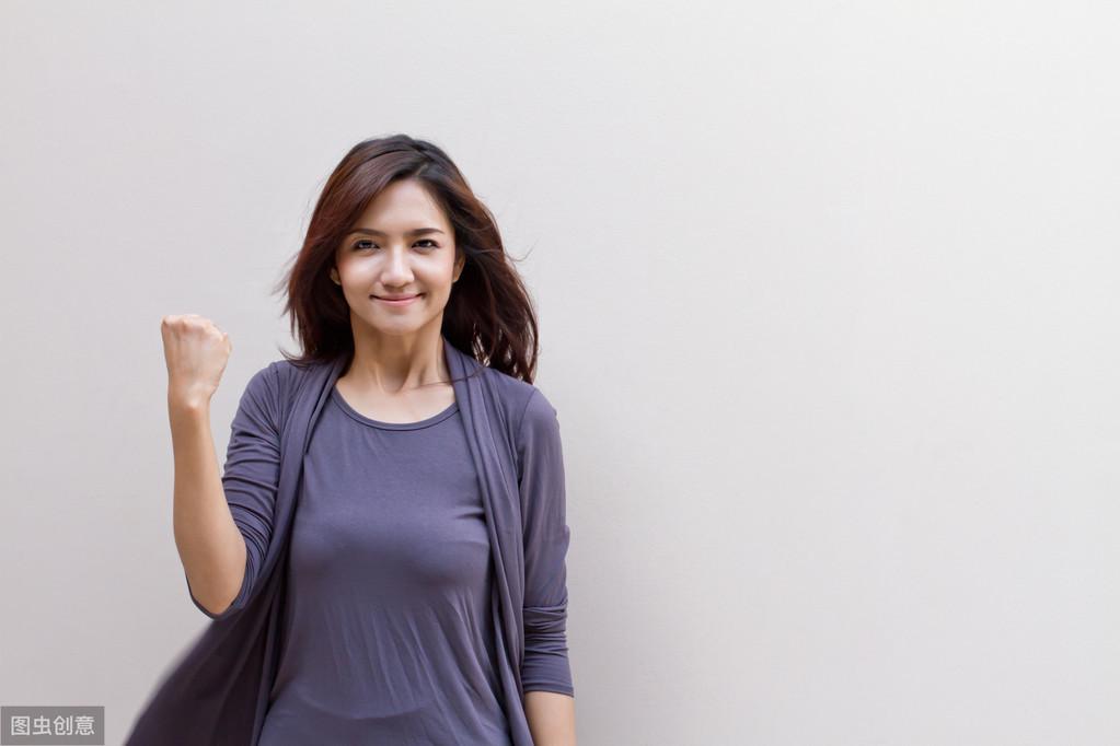 怎么样才能迷住男人的心男朋友深情看着搂着我的时候喜欢摸我的嘴唇是为什么