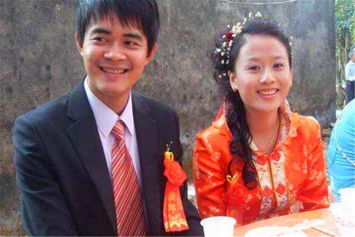 当男生有了想抱你的冲动一个男的每次见你就紧紧抱着你吻你