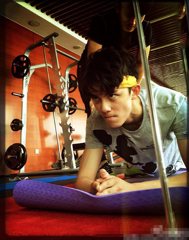 怎样让男生更喜欢自己的身体,做一个深柜基佬是种怎样的体验