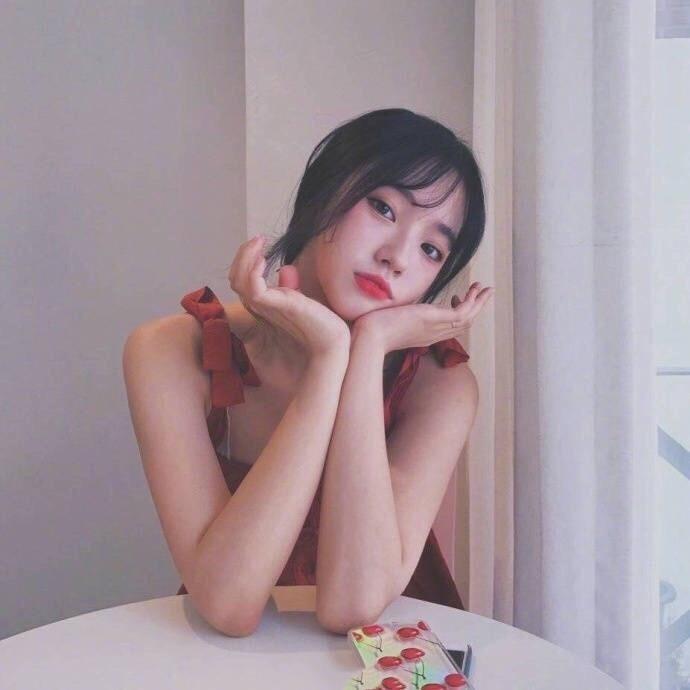 男生对一个男生有好感怎么办,但是他心里还住着一个人