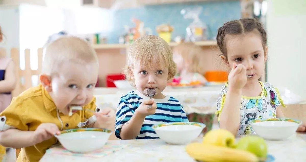 孩子矮小不长个子怎么办,但是他比我矮一点点怎么办啊