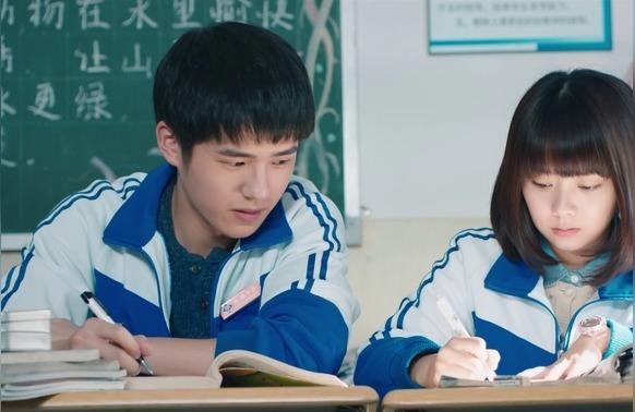 初中男生喜欢你的9大表现(如何判断一个男生是否喜欢自己)