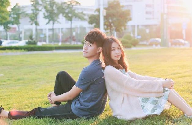 女生最喜欢男生叫她们什么呢,女孩子一般喜欢跟男生聊什么话题