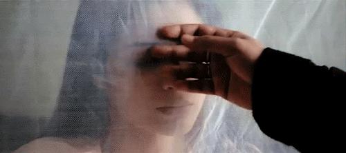 缺爱的人女生和哪种男生配,自卑的女生更容易找到一个自卑的男生