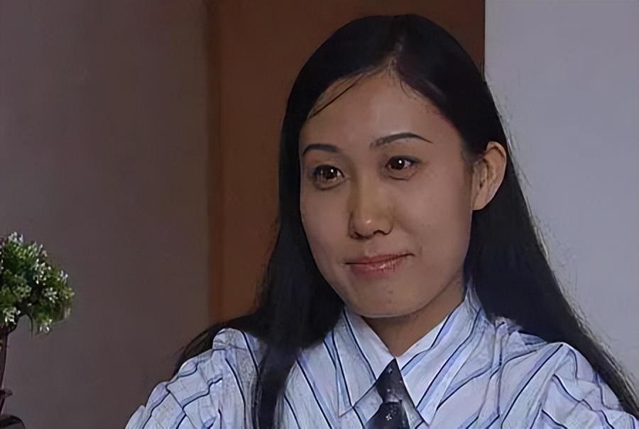 怎样让一个初中男生喜欢你,初中学历的男生适合学什么呢