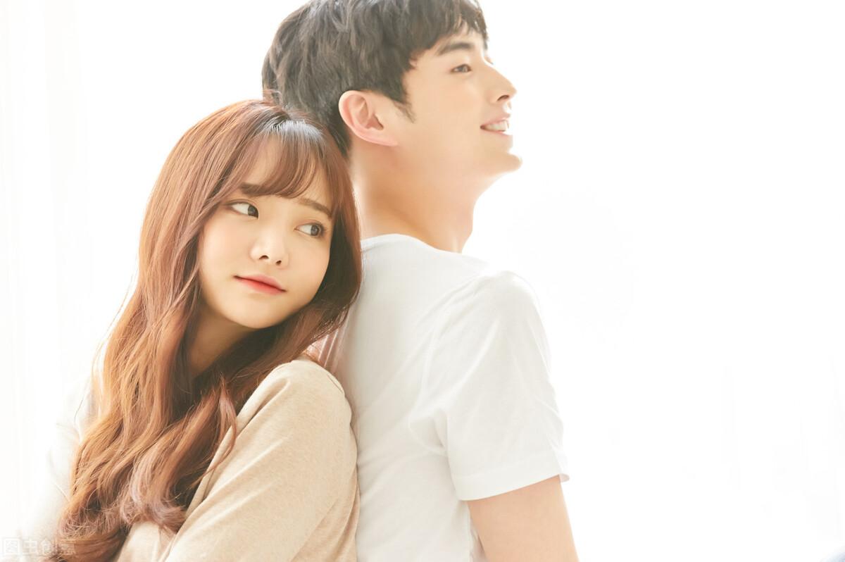 男人喜欢一个女人都有哪些表现一个喜欢你的男人的表现