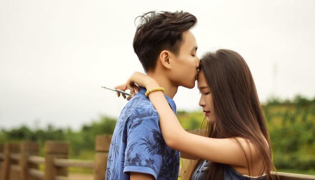 跟男生可聊的20个话题,男生如何发朋友圈更吸引人