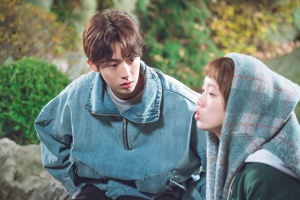 两个女生互相暗恋的特征,两个人互相暗恋是什么样子