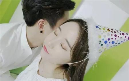 一个男人喜欢在女人堆里表现,那些喜欢把美颜相片和小视频发布在抖音里