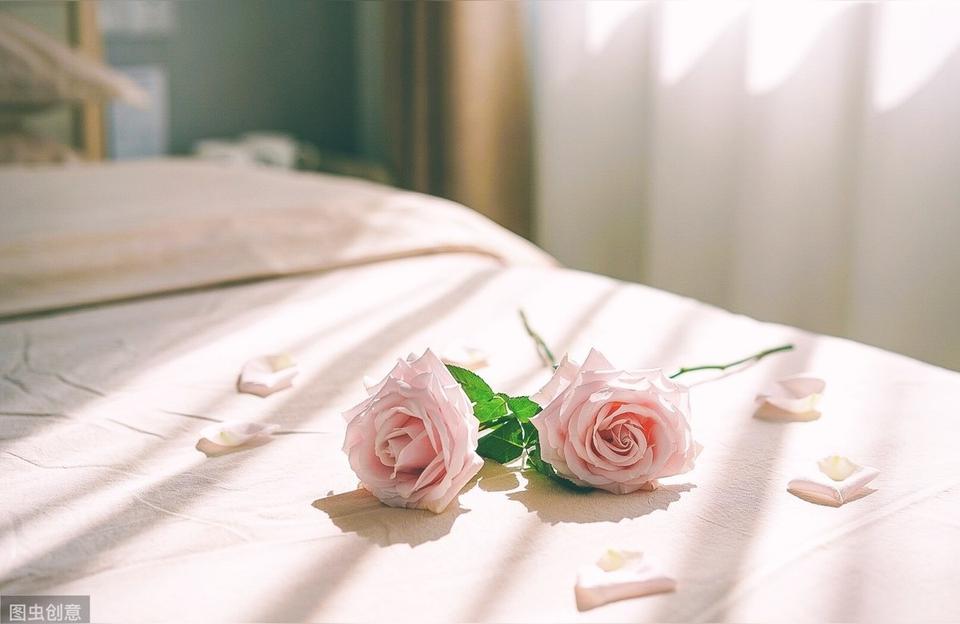 如何证明一个男人是不是真的爱你面对两个男人都爱自己