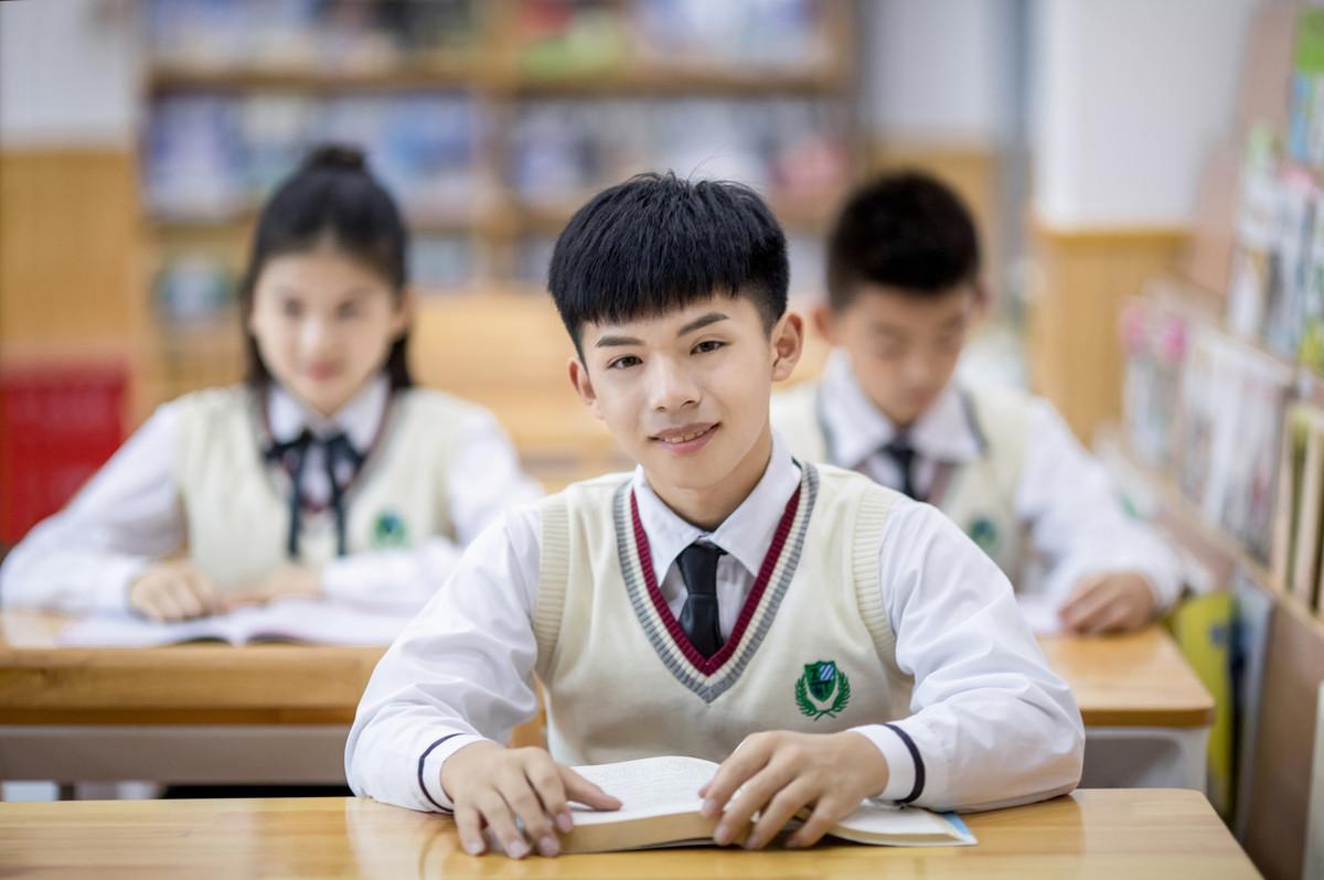 男生为什么会喜欢男孩子男生嘴上说喜欢你是真的喜欢吗