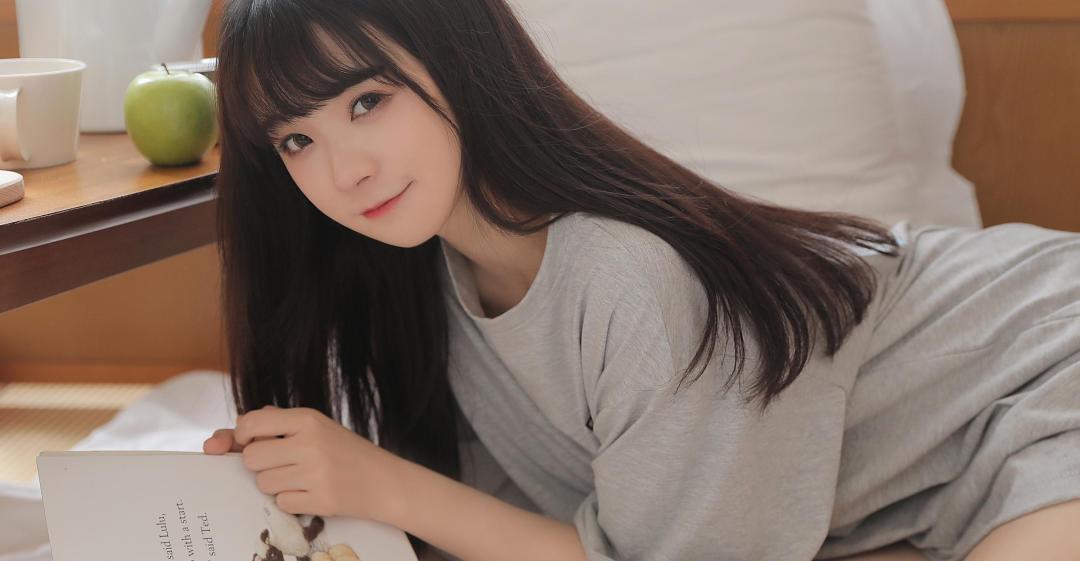 如何和一个刚认识的女生聊天和女生交流要说哪些内容