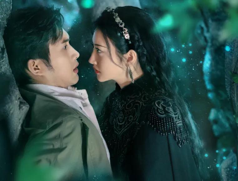 女生暗恋男生的表现女人喜欢一个男人的表现说说