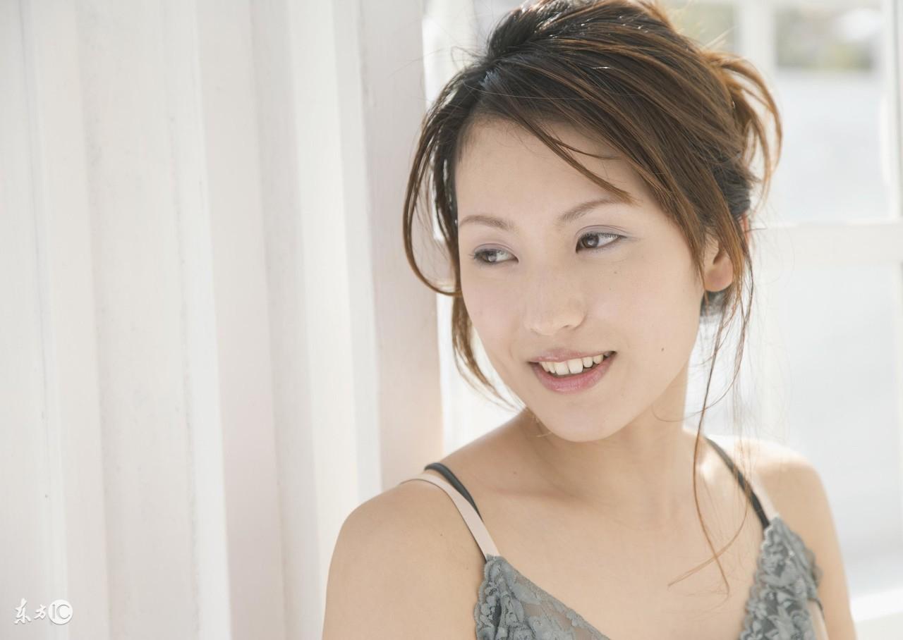 男人真正爱上一个女人的表现会喜欢一个普普通通的女人吗