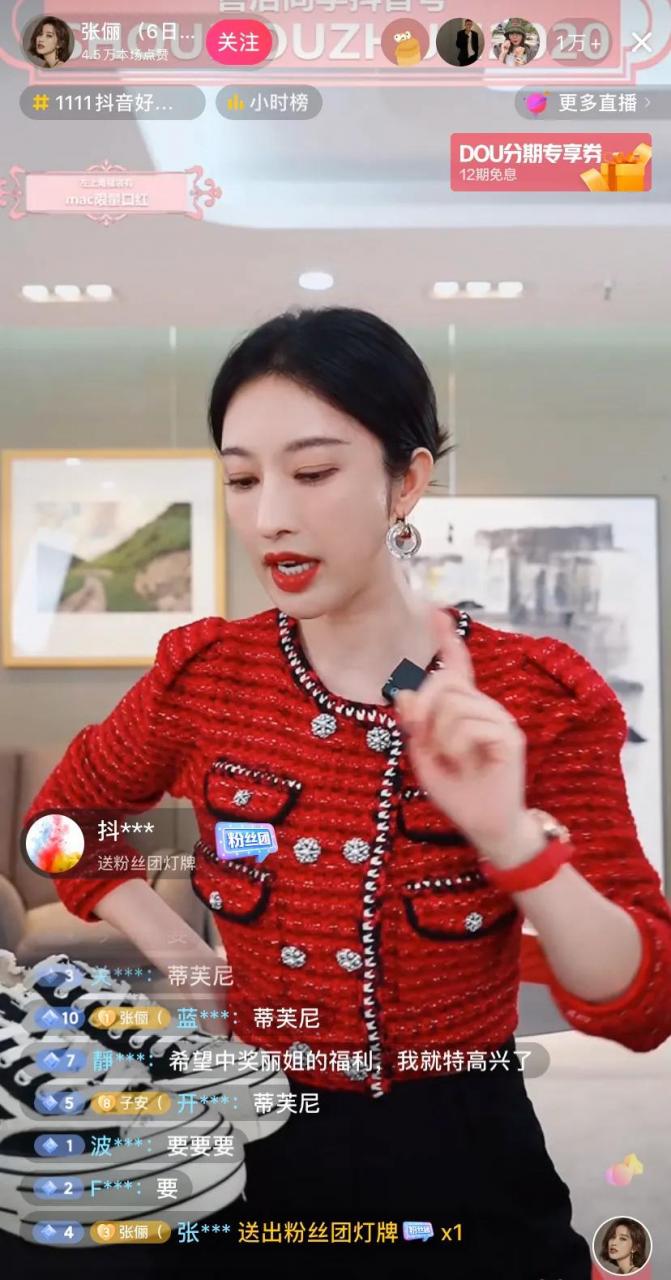 初中男生暗恋同班女生的表现,如何理解动漫青春之旅男主洸明明喜欢女主却拒绝她的行为