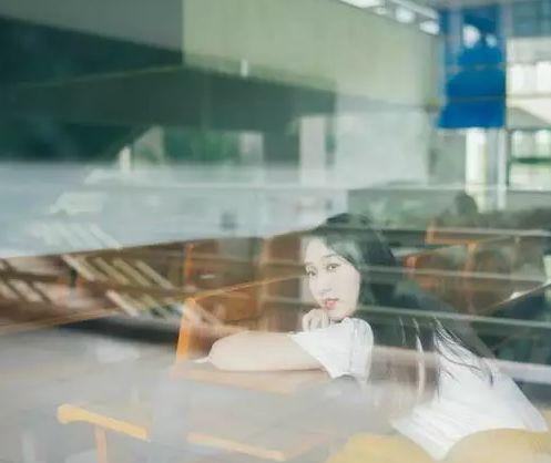 怎么才能让男人对你感兴趣才开始的时候怎样跟她聊天让她对你感兴趣