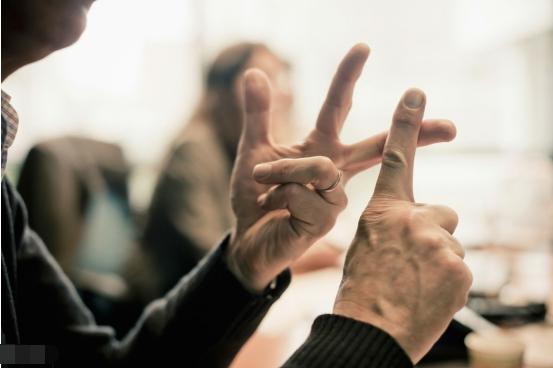 男人嘴笨不会说话怎么办,为什么有些人文化高但不会讲人话