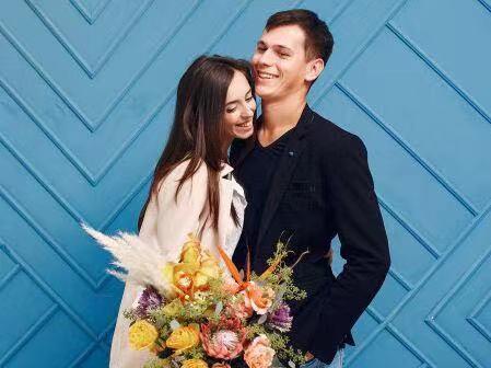 男人最该懂的三个字词语,形容什么都知道的人用什么词