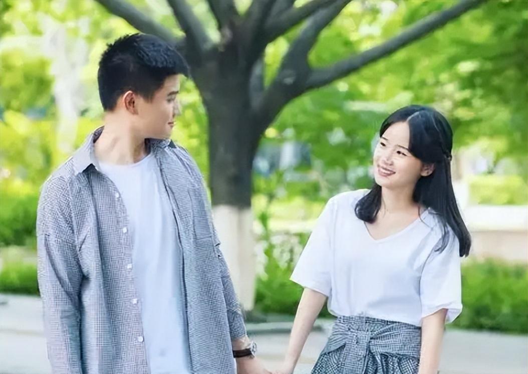 男生喜欢女生身高排名图,个子比较矮的男生就无法找到属于自己的真爱了吗