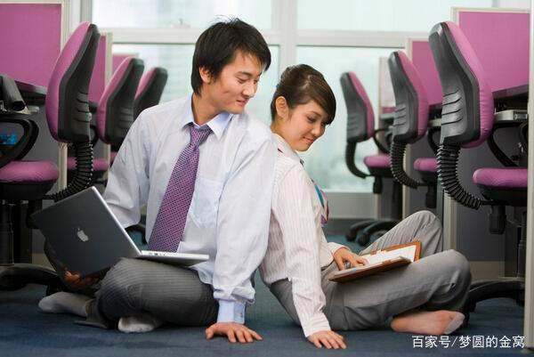 两个女生互相暗恋的特征,两个人互相暗恋是什么样子