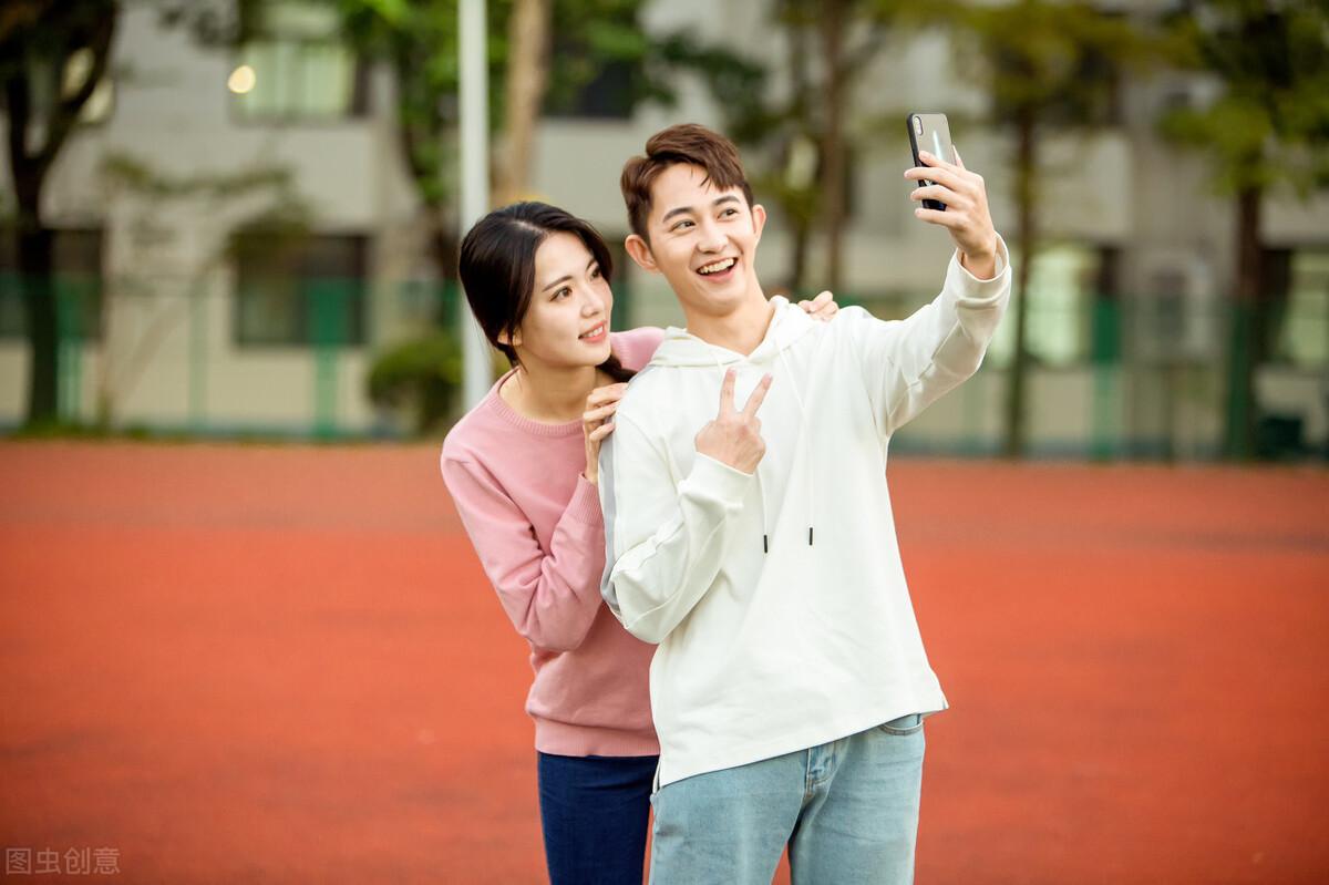 怎样看出一个男生喜不喜欢你(怎么找到自己喜欢的人)