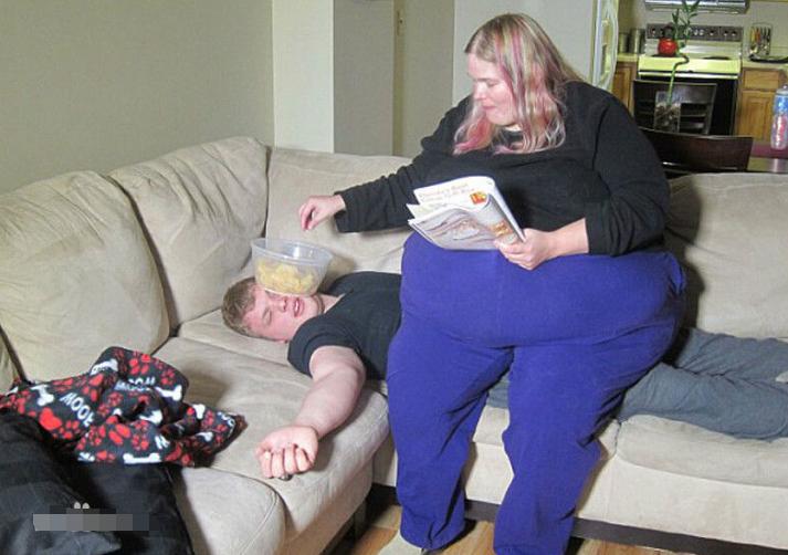 怎么知道一个男生喜不喜欢自己(如果之前很喜欢你的男生现在突然冷落你)