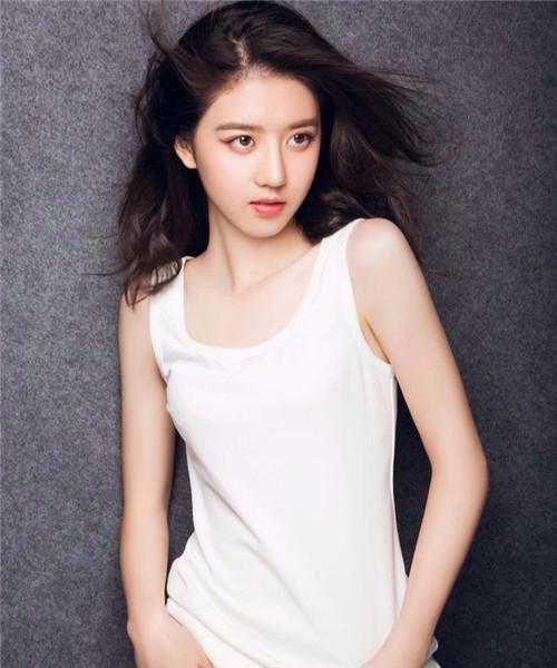 一般女孩子喜欢什么样的男孩子为什么当今社会有些美女喜欢大叔呢