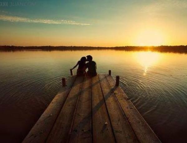 男生喜欢女的叫他什么,男人如果喜欢一个女人会倾其所有帮她