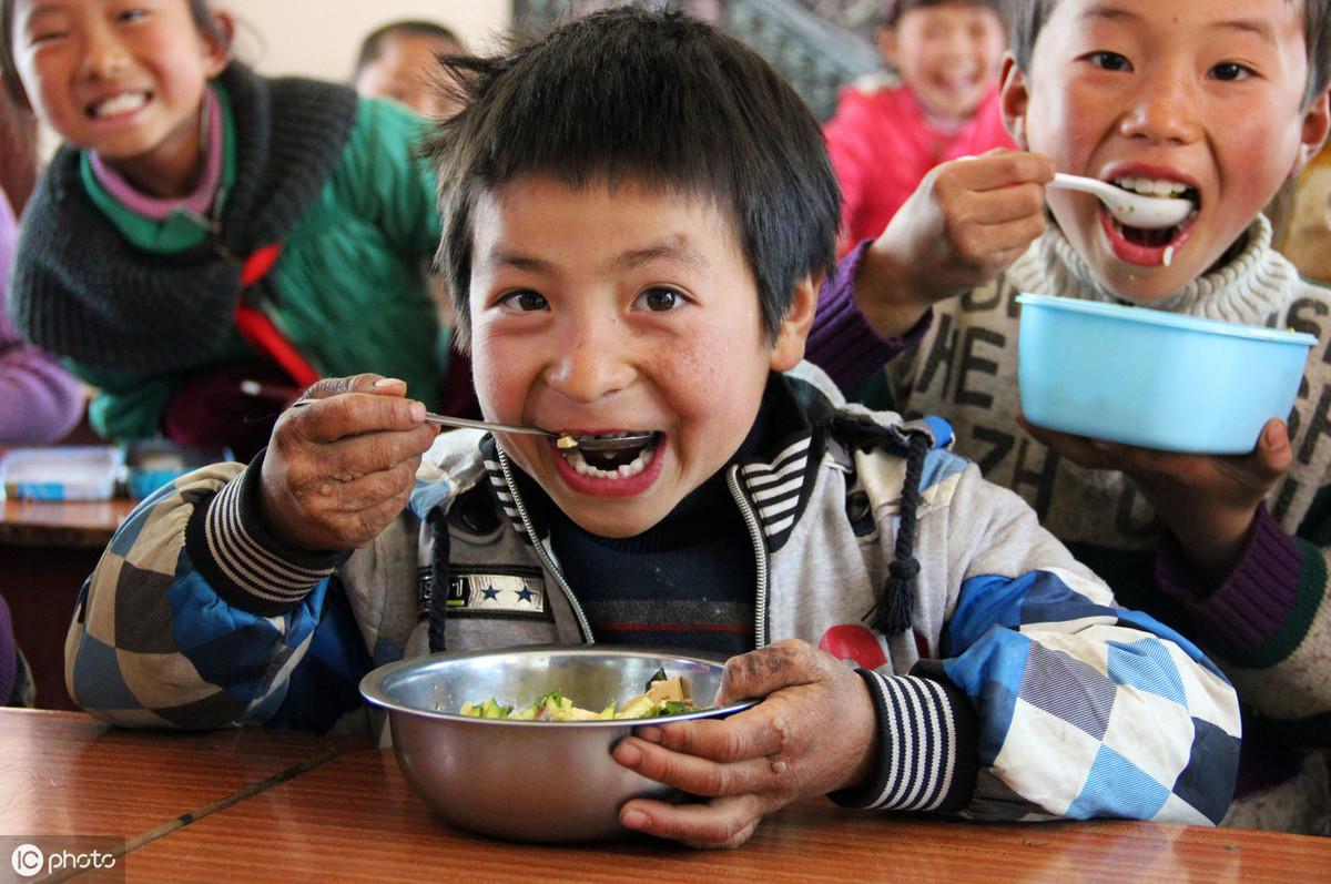 为什么现在的男孩子都喜欢男孩子为什么有些男生可以很轻易地喜欢上一个人