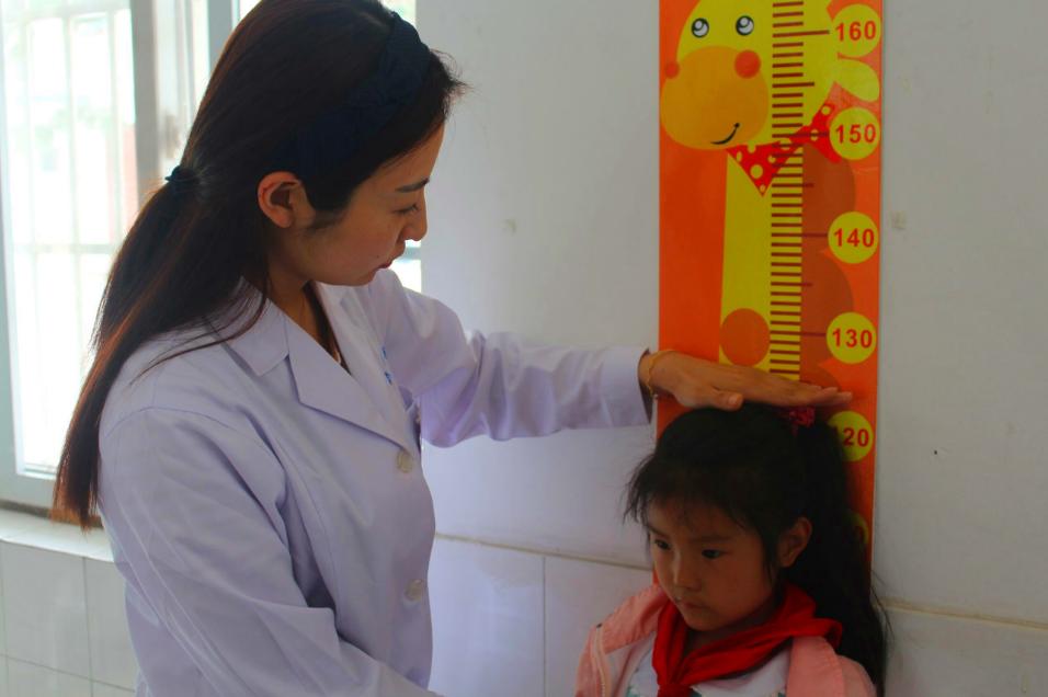 男生标准身高表,上半身部分上大下小这身材正常