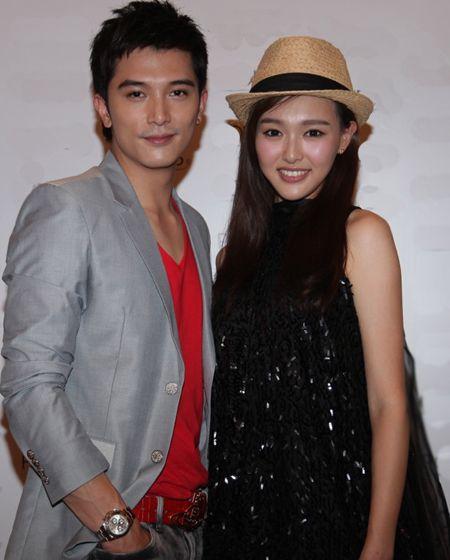 男孩特别粘爸爸心理原因5岁孩子孩子突然很黏人怎么办