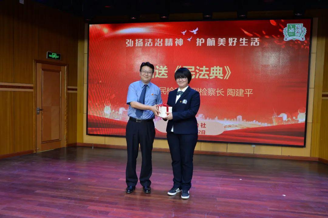 18岁成年礼简短寄语送18岁成人礼礼物10大推荐