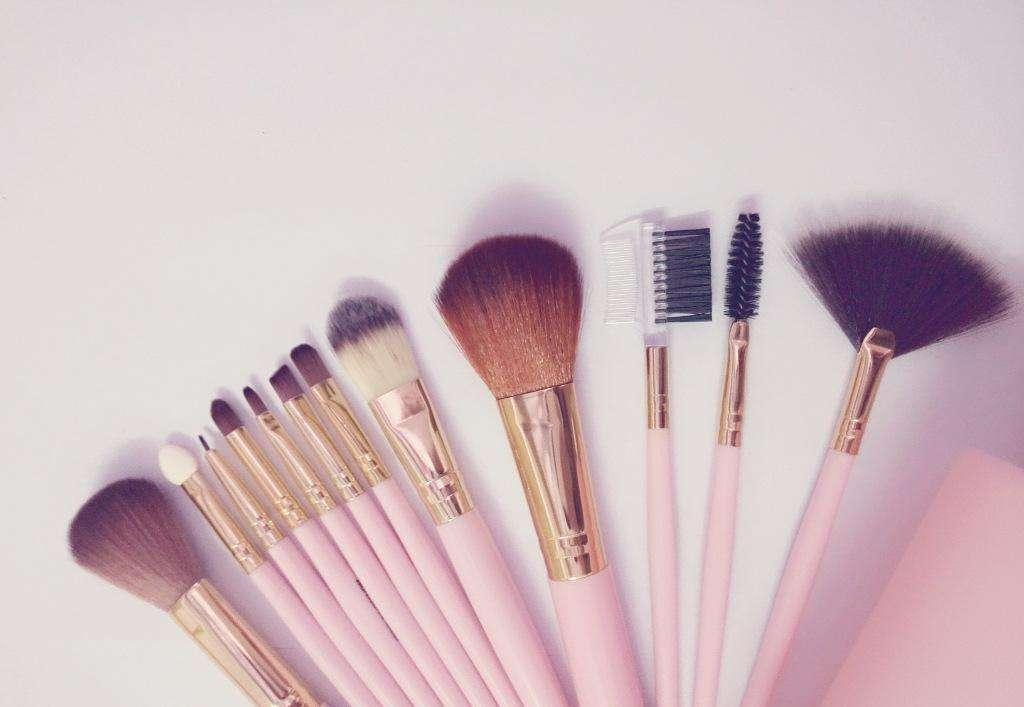 送喜欢的女生什么礼物好跟女孩子表白送什么好