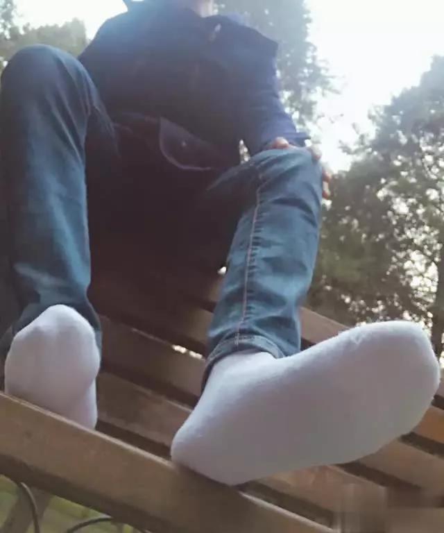 男孩子为什么喜欢男孩子呢,如何让男生知道我喜欢他