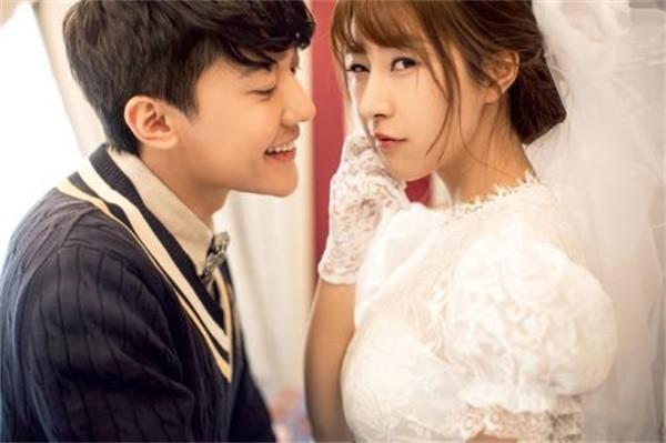 男生喜欢女生哪些小动作,如果一个男生喜欢你