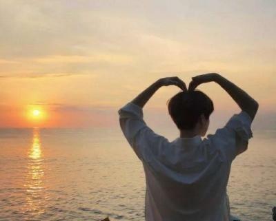 男生喜欢你有哪些表现,男生什么表现说明他不喜欢你