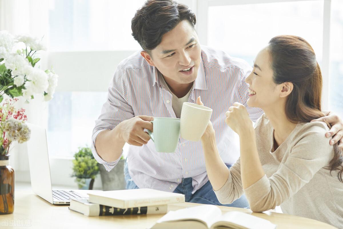 如何确定一个男生是不是喜欢你,男生喜欢男生就一定是恋嘛