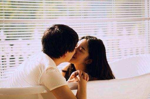 男生喜欢女生会想什么吗,女人喜欢一个男人