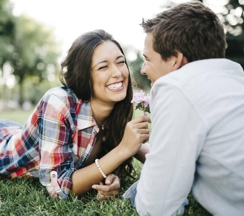 当一个男生喜欢你的表现,如何测试男生是否喜欢你呢